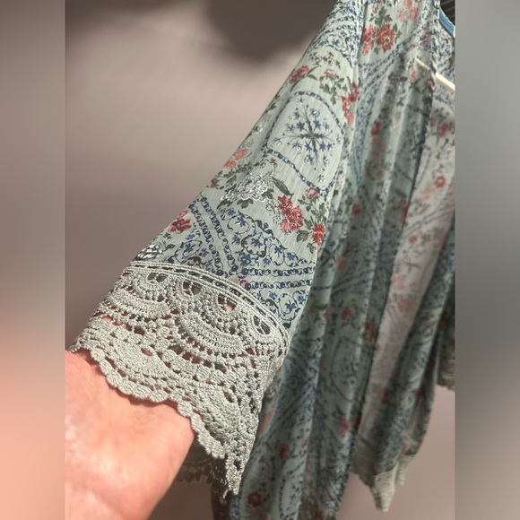 MASON & BELLE size 1X, green floral, 3/4 length sleeves, open front, cardigan. - Picture 3 of 5